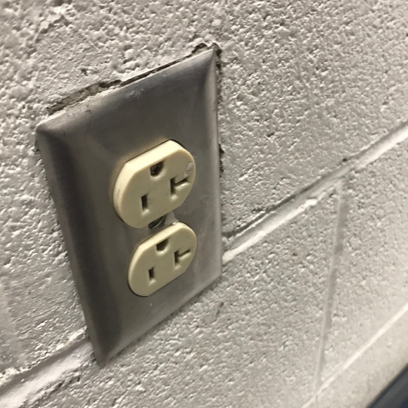 Outlet FOR SALE 💥💥💥 - Picture 2 of 3